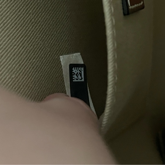 Like new Chloe small woody Tote - Picture 14 of 15